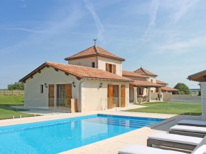 4 Bedroom Stylish House with Private Pool & Access to Golf & Tennis near Aubeterre, Nouvelle Aquitaine, France